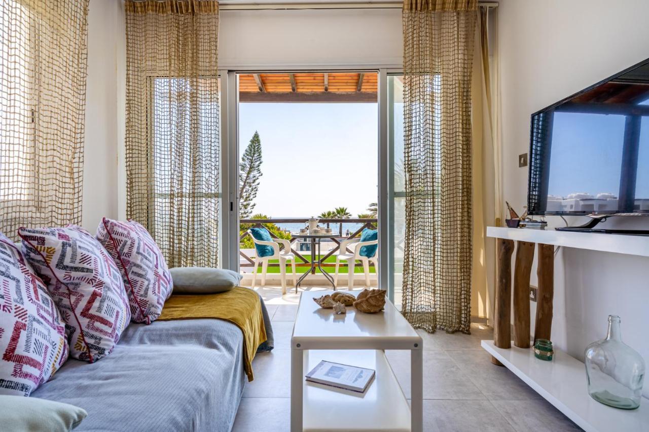 Seawaves 1- Bedroom Apartment Near Meneou Beach Lárnaca Exterior foto