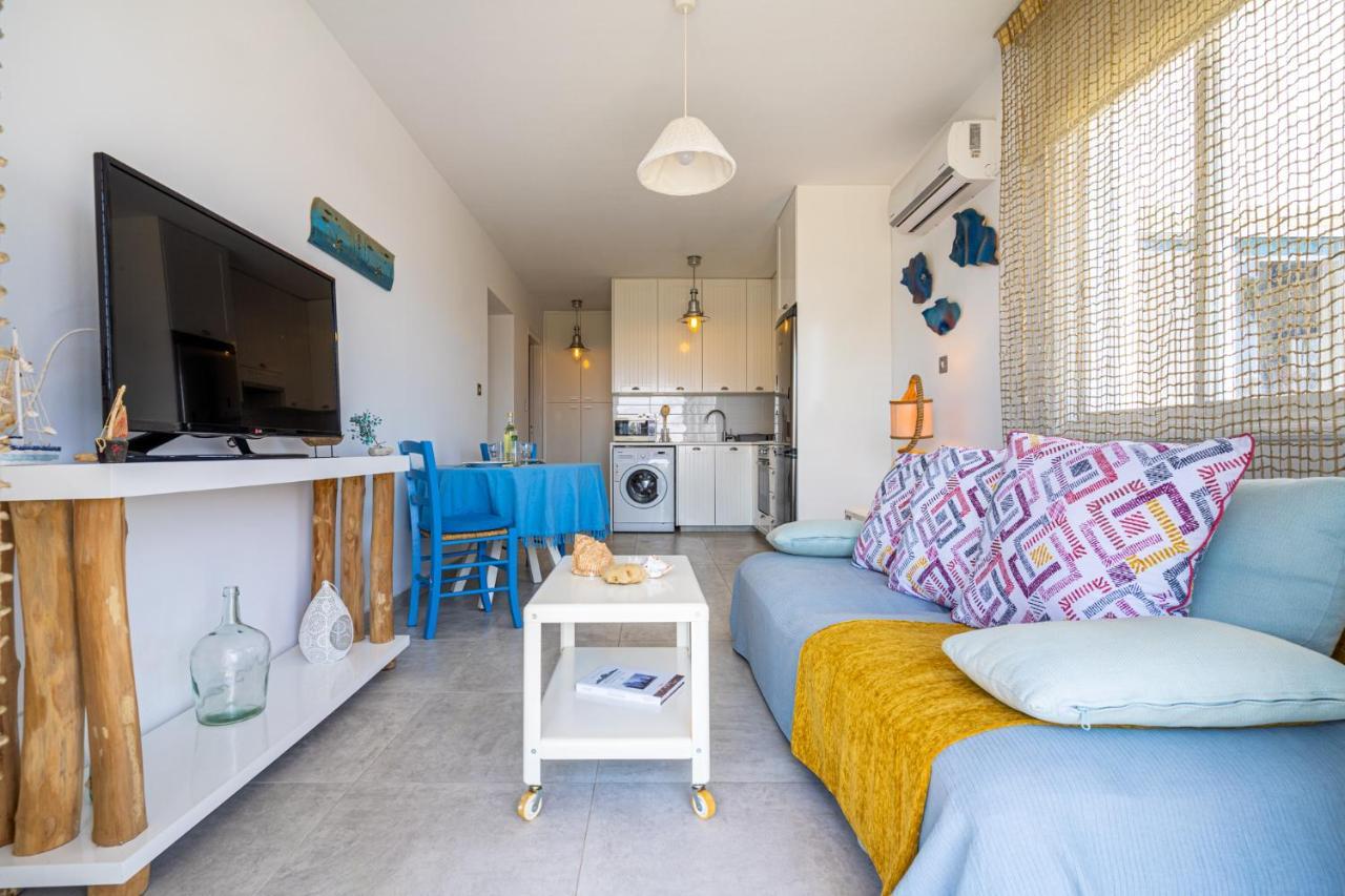 Seawaves 1- Bedroom Apartment Near Meneou Beach Lárnaca Exterior foto