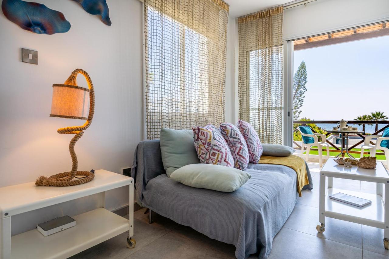 Seawaves 1- Bedroom Apartment Near Meneou Beach Lárnaca Exterior foto